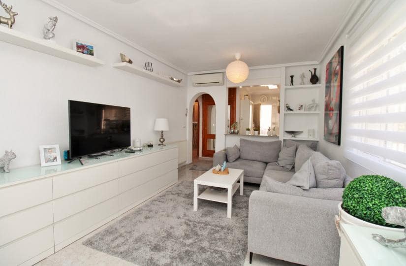 4 soverom Villa til salgs i Villamartin med svømmebasseng garasje - € 379 000 (Ref: 9506364)