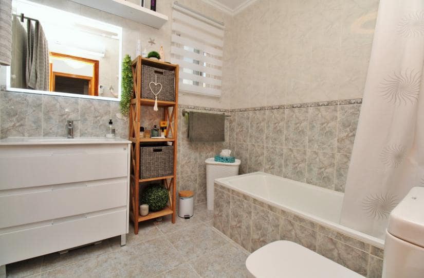 4 soverom Villa til salgs i Villamartin med svømmebasseng garasje - € 379 000 (Ref: 9506364)