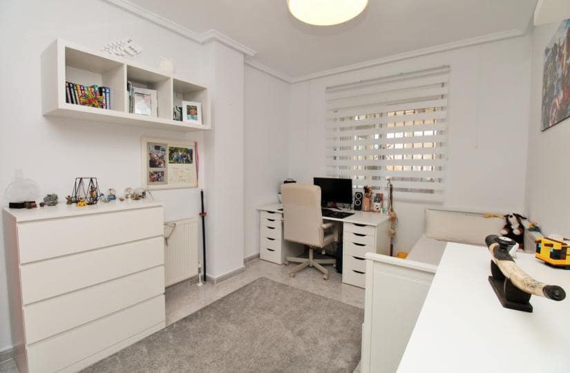 4 soverom Villa til salgs i Villamartin med svømmebasseng garasje - € 379 000 (Ref: 9506364)