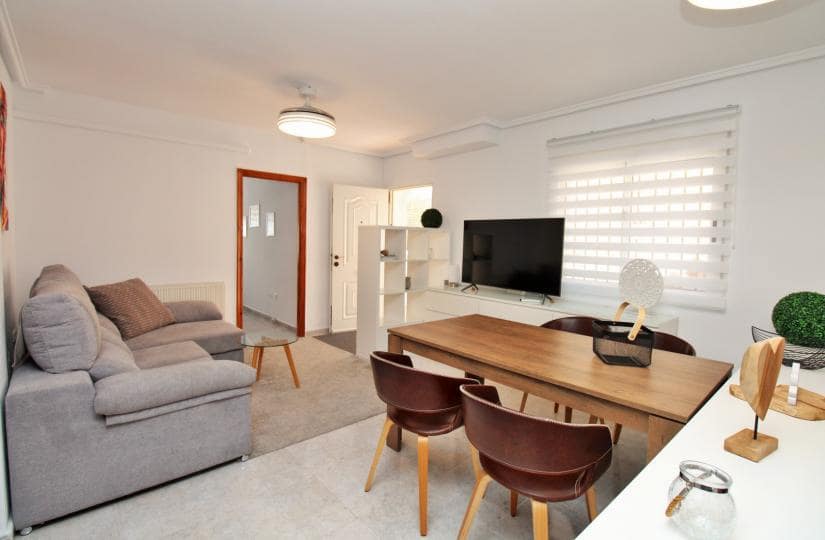 4 soverom Villa til salgs i Villamartin med svømmebasseng garasje - € 379 000 (Ref: 9506364)