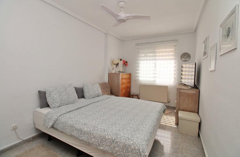 4 soverom Villa til salgs i Villamartin med svømmebasseng garasje - € 379 000 (Ref: 9506364)