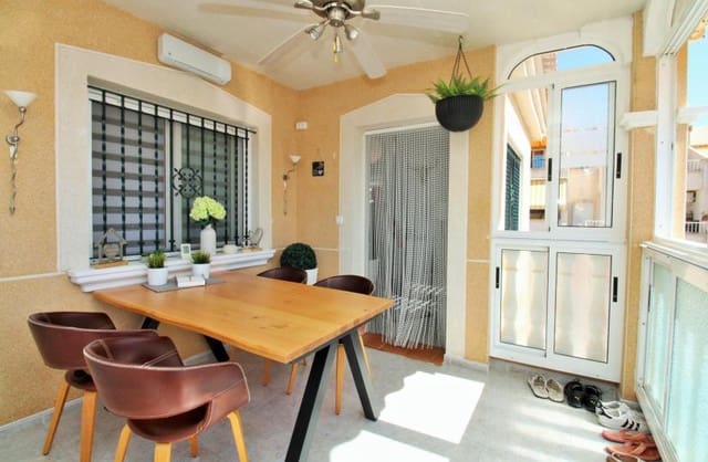 4 soverom Villa til salgs i Villamartin, Orihuela med svømmebasseng garasje - € 379 000 (Ref: 9506364)