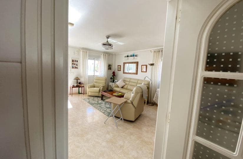 3 slaapkamer Halfvrijstaande villa te koop in Dona Pepa met zwembad garage - € 240.000 (Ref: 9506366)