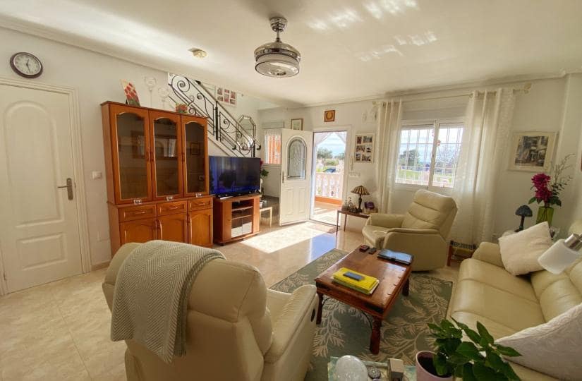 3 slaapkamer Halfvrijstaande villa te koop in Dona Pepa met zwembad garage - € 240.000 (Ref: 9506366)