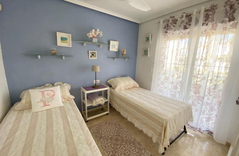 3 slaapkamer Halfvrijstaande villa te koop in Dona Pepa met zwembad garage - € 240.000 (Ref: 9506366)