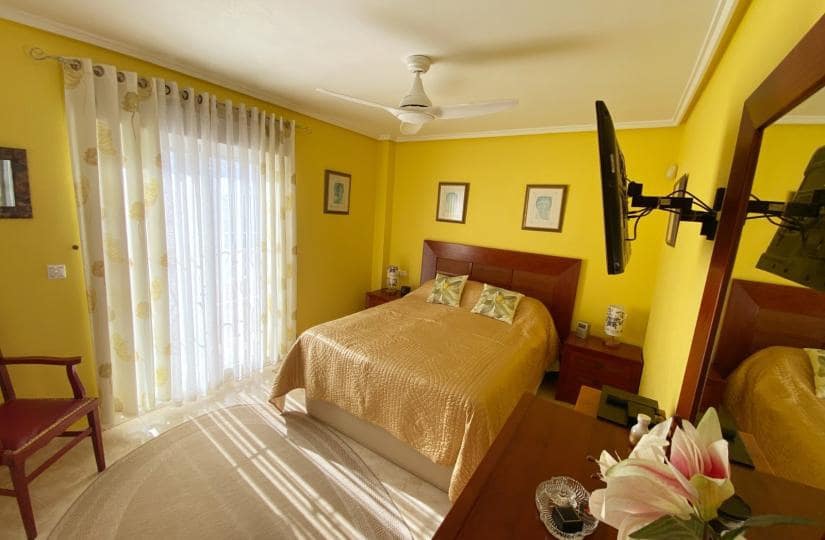 3 slaapkamer Halfvrijstaande villa te koop in Dona Pepa met zwembad garage - € 240.000 (Ref: 9506366)