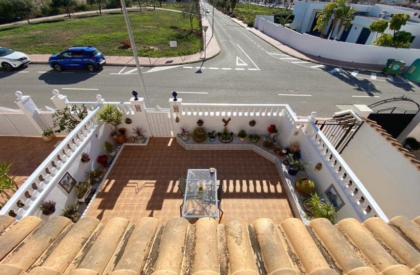 3 slaapkamer Halfvrijstaande villa te koop in Dona Pepa met zwembad garage - € 240.000 (Ref: 9506366)