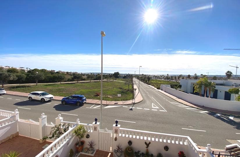 3 slaapkamer Halfvrijstaande villa te koop in Dona Pepa met zwembad garage - € 240.000 (Ref: 9506366)