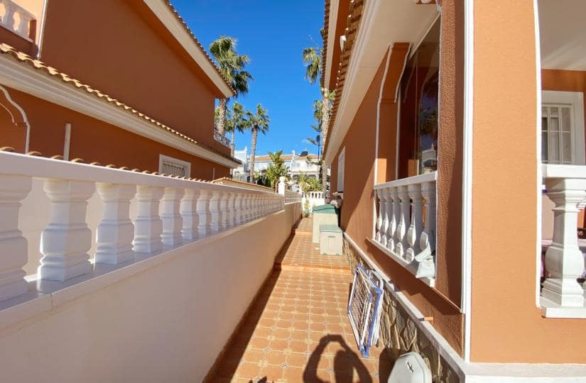 3 slaapkamer Halfvrijstaande villa te koop in Dona Pepa met zwembad garage - € 240.000 (Ref: 9506366)