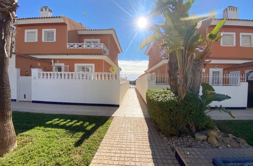 3 slaapkamer Halfvrijstaande villa te koop in Dona Pepa met zwembad garage - € 240.000 (Ref: 9506366)