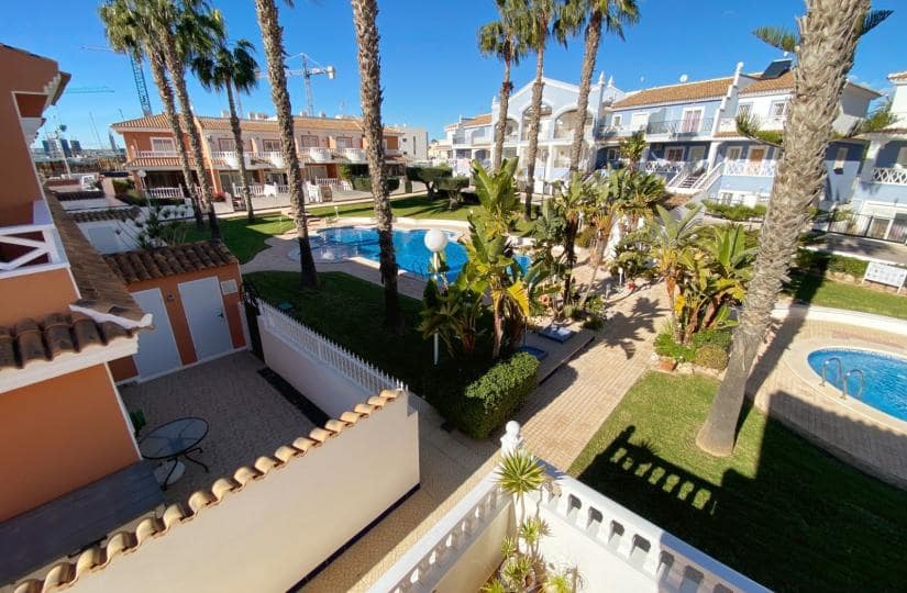 3 slaapkamer Halfvrijstaande villa te koop in Dona Pepa met zwembad garage - € 240.000 (Ref: 9506366)