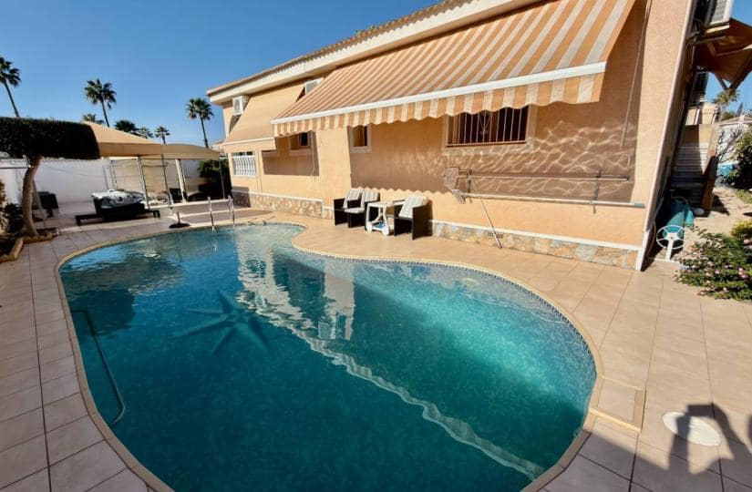 3 bedroom Villa for sale in Pueblo Bravo with pool garage - € 460,000 (Ref: 9511905)