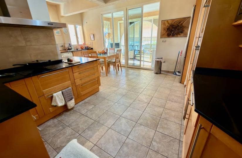 3 bedroom Villa for sale in Pueblo Bravo with pool garage - € 460,000 (Ref: 9511905)