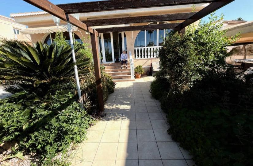 3 bedroom Villa for sale in Pueblo Bravo with pool garage - € 460,000 (Ref: 9511905)