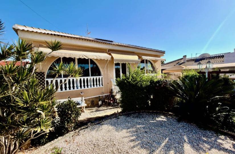 3 bedroom Villa for sale in Pueblo Bravo with pool garage - € 460,000 (Ref: 9511905)