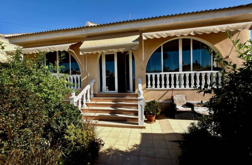 3 bedroom Villa for sale in Pueblo Bravo with pool garage - € 460,000 (Ref: 9511905)