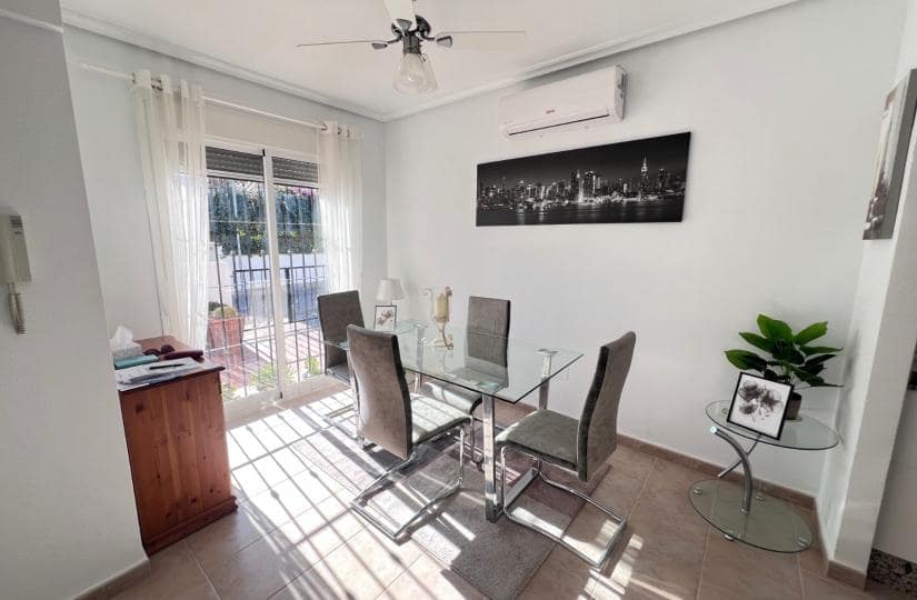 3 soveværelse Semi-Rækkehus til salg i Orihuela Costa - € 240.000 (Ref: 9518281)