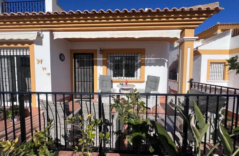3 soveværelse Semi-Rækkehus til salg i Orihuela Costa - € 240.000 (Ref: 9518281)