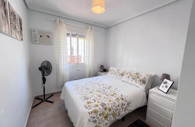 3 soveværelse Semi-Rækkehus til salg i Orihuela Costa - € 240.000 (Ref: 9518281)