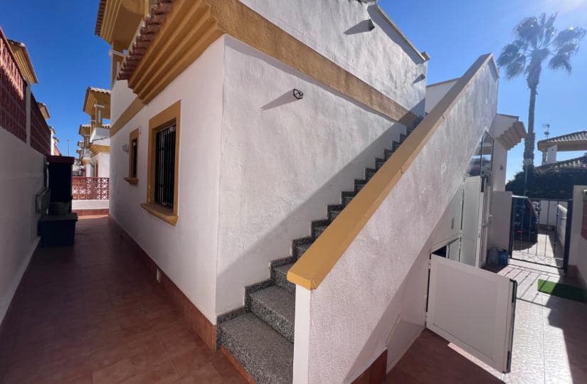 3 soveværelse Semi-Rækkehus til salg i Orihuela Costa - € 240.000 (Ref: 9518281)