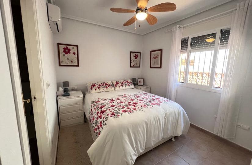 3 soveværelse Semi-Rækkehus til salg i Orihuela Costa - € 240.000 (Ref: 9518281)