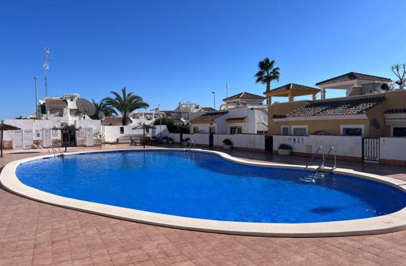 3 soveværelse Semi-Rækkehus til salg i Orihuela Costa - € 240.000 (Ref: 9518281)
