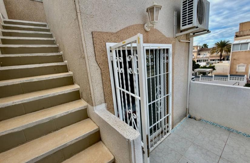 2 soveværelse Byhus til salg i Ciudad Quesada med swimmingpool garage - € 169.950 (Ref: 9518513)