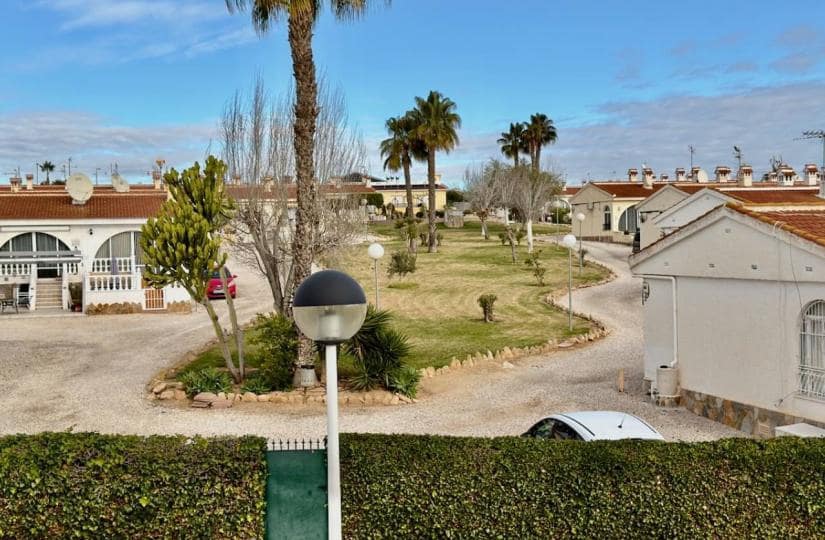 2 soveværelse Byhus til salg i Ciudad Quesada med swimmingpool garage - € 169.950 (Ref: 9518513)