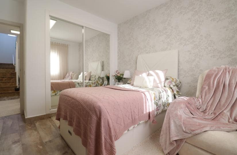 4 slaapkamer Villa te koop in Villamartin met zwembad garage - € 434.950 (Ref: 9521074)