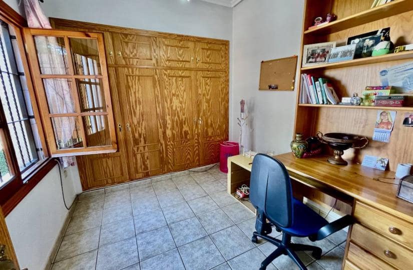 4 slaapkamer Finca/Landhuis te koop in Daya Nueva met garage - € 320.000 (Ref: 9521075)