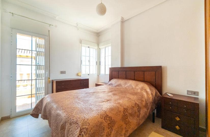 3 bedroom Villa for sale in Torrevieja with garage - € 420,000 (Ref: 9521106)