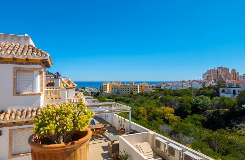 3 bedroom Villa for sale in Torrevieja with garage - € 420,000 (Ref: 9521106)