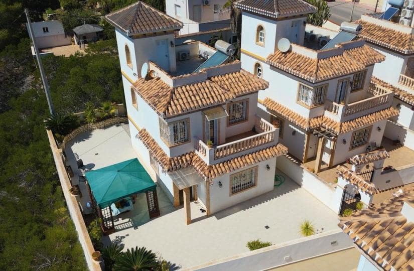 3 bedroom Villa for sale in Torrevieja with garage - € 420,000 (Ref: 9521106)
