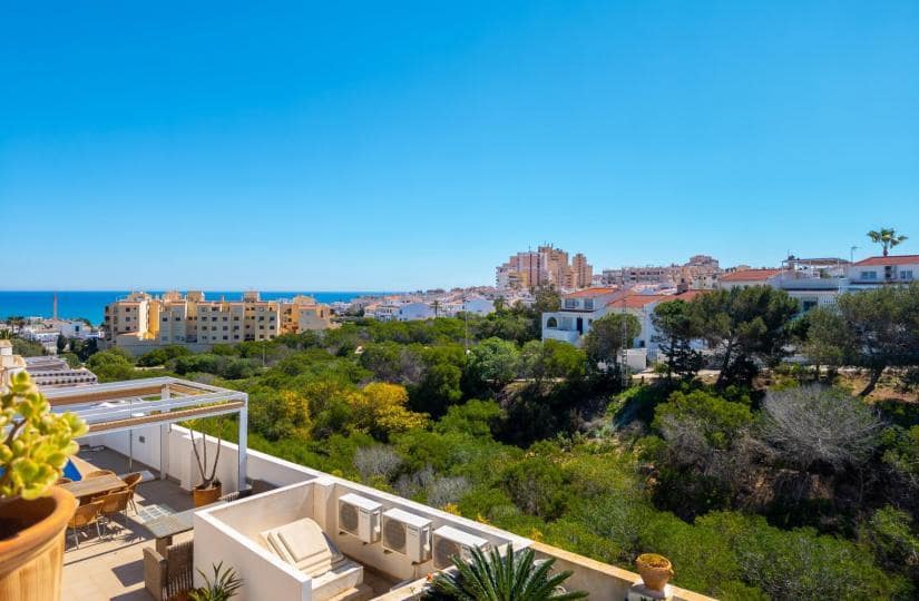 3 bedroom Villa for sale in Torrevieja with garage - € 420,000 (Ref: 9521106)