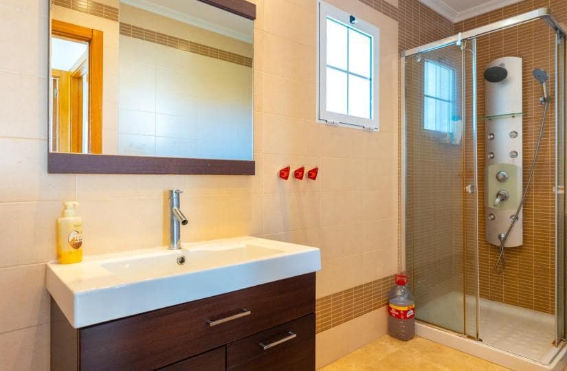 3 bedroom Villa for sale in Torrevieja with garage - € 420,000 (Ref: 9521106)