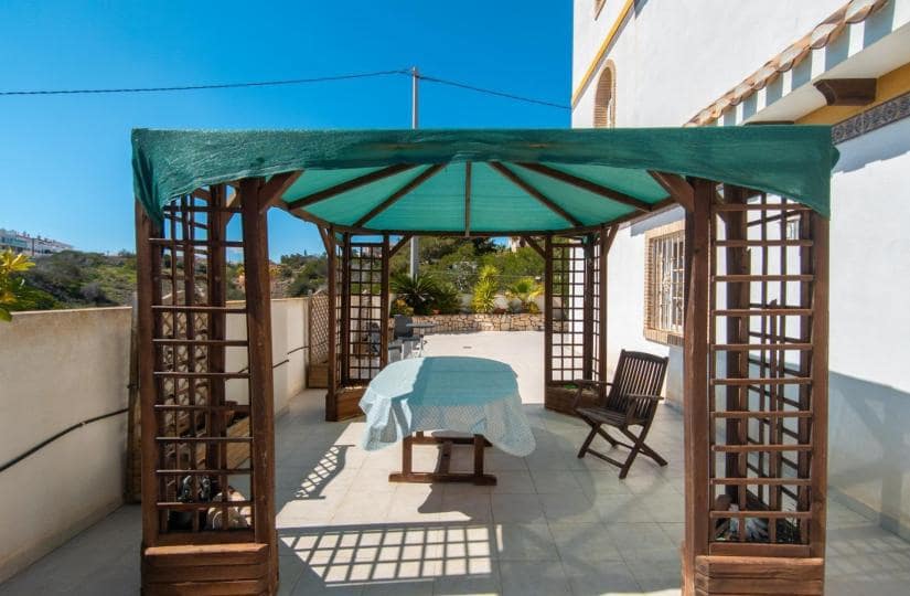 3 bedroom Villa for sale in Torrevieja with garage - € 420,000 (Ref: 9521106)