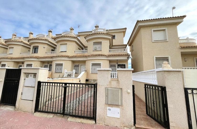 3 bedroom Townhouse for sale in Ciudad Quesada with garage - € 209,000 (Ref: 9523671)