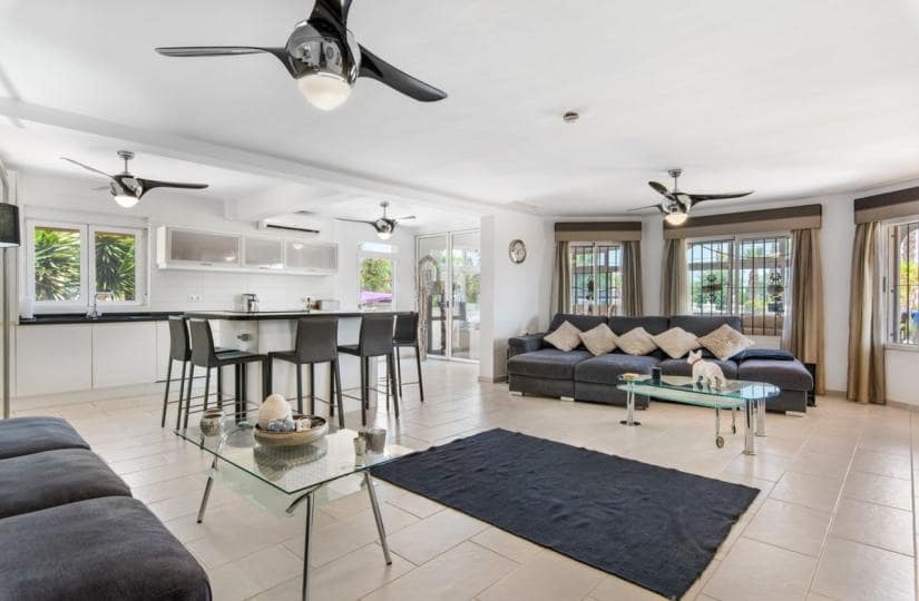 4 sovrum Finca/Hus på landet till salu i Catral med pool garage - 565 000 € (Ref: 9523672)