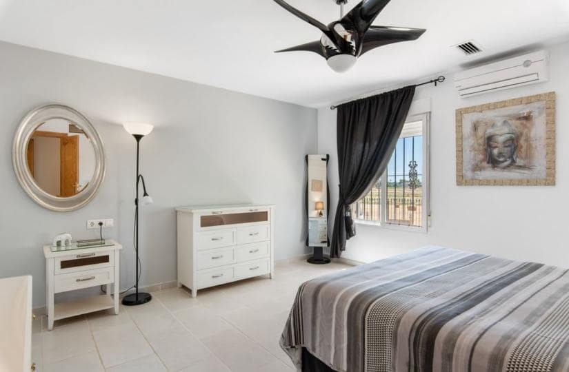 4 sovrum Finca/Hus på landet till salu i Catral med pool garage - 565 000 € (Ref: 9523672)