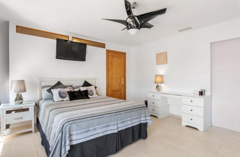 4 sovrum Finca/Hus på landet till salu i Catral med pool garage - 565 000 € (Ref: 9523672)