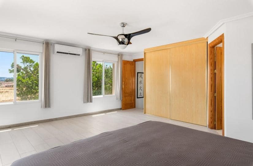 4 sovrum Finca/Hus på landet till salu i Catral med pool garage - 565 000 € (Ref: 9523672)