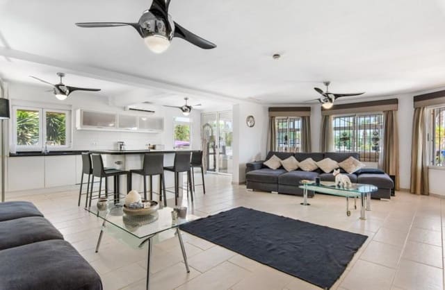 4 sovrum Finca/Hus på landet till salu i Catral med pool garage - 565 000 € (Ref: 9523672)