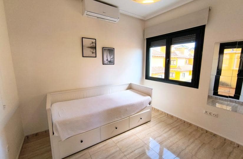 2 soverom Kjedet enebolig til salgs i Ciudad Quesada med svømmebasseng garasje - € 250 000 (Ref: 9529099)