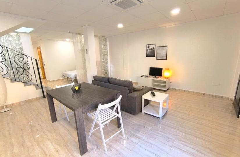 2 soverom Kjedet enebolig til salgs i Ciudad Quesada med svømmebasseng garasje - € 250 000 (Ref: 9529099)