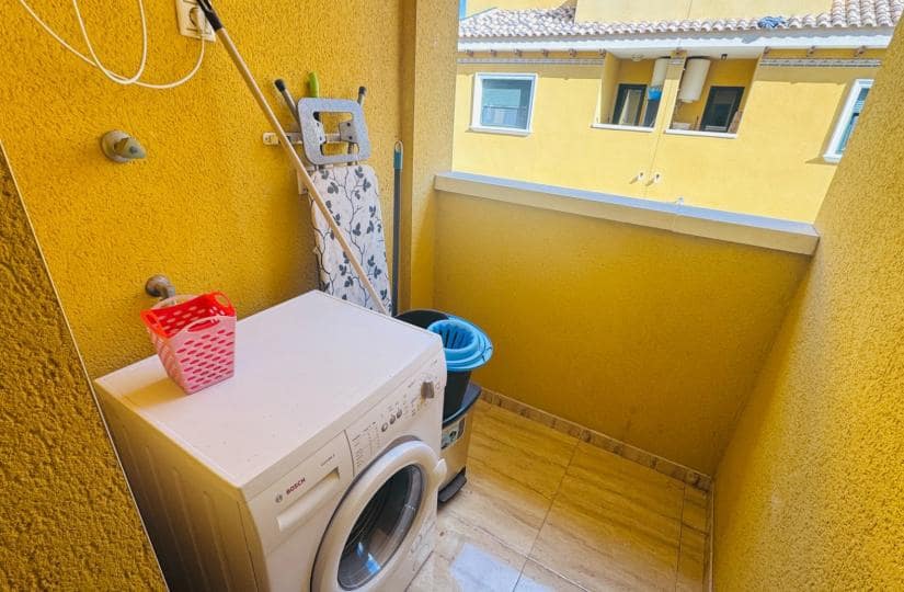 2 soverom Kjedet enebolig til salgs i Ciudad Quesada med svømmebasseng garasje - € 250 000 (Ref: 9529099)