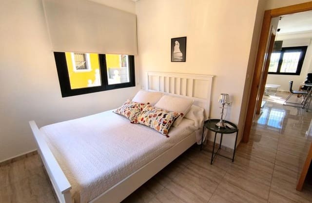 2 soverom Kjedet enebolig til salgs i Ciudad Quesada, Rojales med svømmebasseng garasje - € 250 000 (Ref: 9529099)