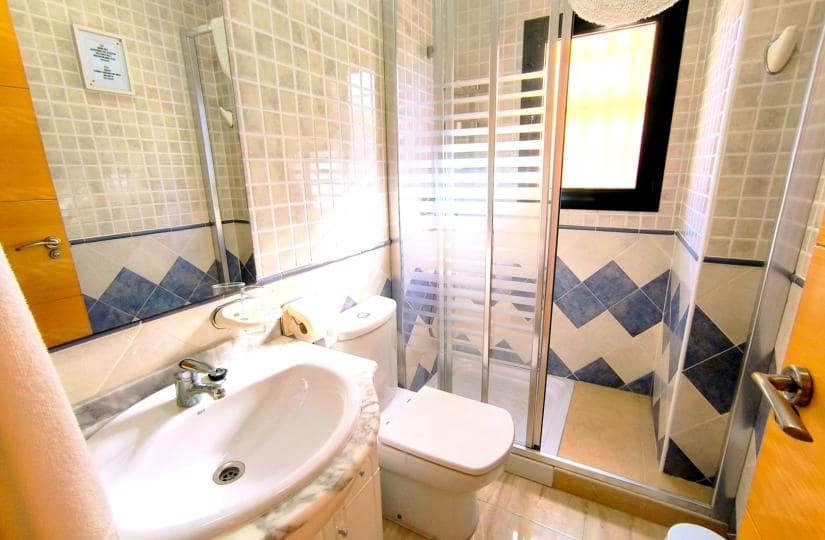 2 soverom Kjedet enebolig til salgs i Ciudad Quesada med svømmebasseng garasje - € 250 000 (Ref: 9529099)