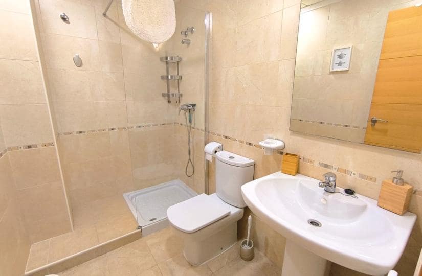 2 soverom Kjedet enebolig til salgs i Ciudad Quesada med svømmebasseng garasje - € 250 000 (Ref: 9529099)