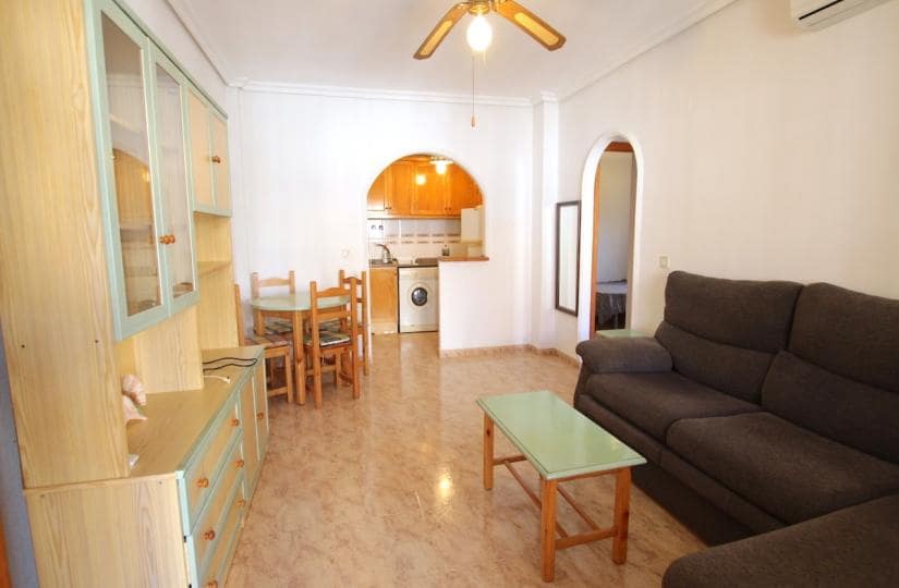 2 soveværelse Semi-Rækkehus til salg i Torrevieja med swimmingpool garage - € 135.000 (Ref: 9529101)