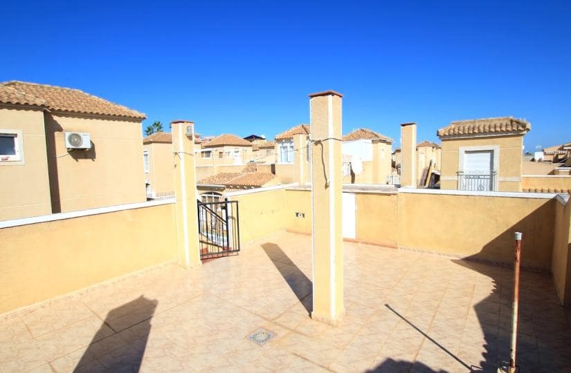 2 soveværelse Semi-Rækkehus til salg i Torrevieja med swimmingpool garage - € 135.000 (Ref: 9529101)